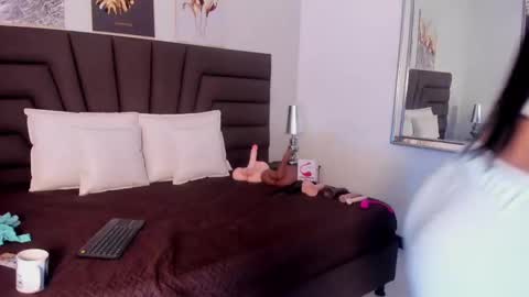 Snapshot of sofiperez_ chatting on February 25, 11:43 am online show from February 25, 11:43 am