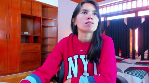 Soffyy  online show from September 17, 1:36 pm