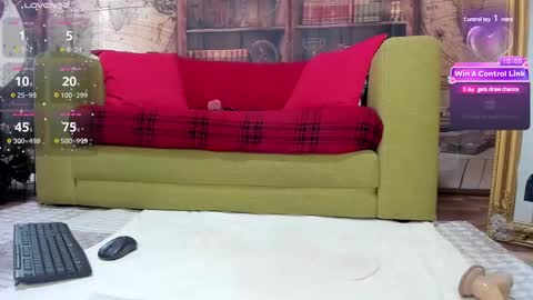 Snapshot of solar_criss chatting on February 9, 1:11 am Criss online show from February 9, 1:11 am