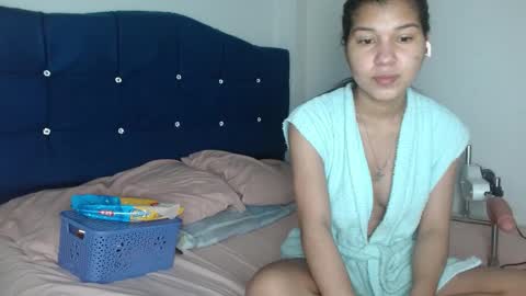 Snapshot of sophiabedford chatting on December 10, 2:39 pm Sophia Bedford online show from December 10, 2:39 pm