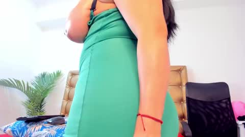 Snapshot of sophie_newton chatting on February 17, 4:06 pm sophie_newton online show from February 17, 4:06 pm
