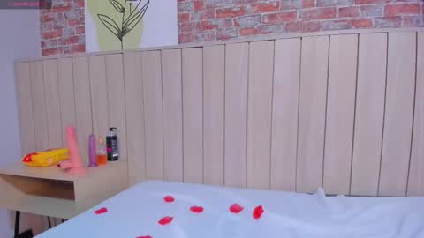 Snapshot of sophiebenson_ chatting on February 14, 3:26 pm Sophie online show from February 14, 3:26 pm