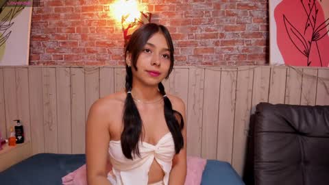 Snapshot of sophiebenson_ chatting on December 31, 12:15 pm Sophie online show from December 31, 12:15 pm