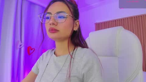   Sophie  IG sophiecherry es   online show from March 11, 6:19 am