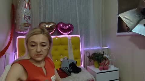 sophiekittyy online show from March 4, 10:35 am