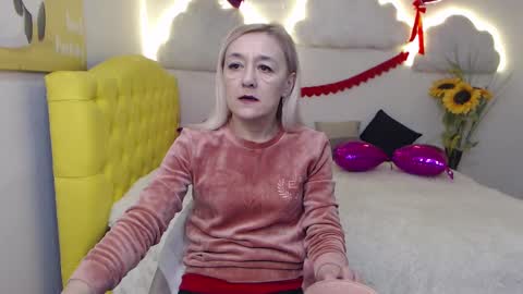 sophiekittyy online show from March 9, 7:23 am