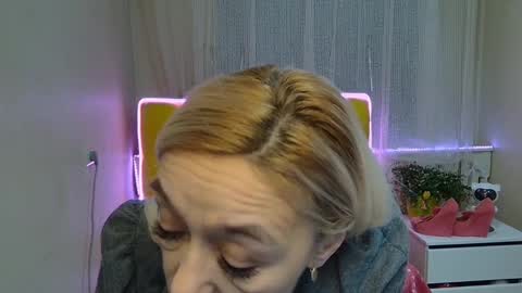 sophiekittyy online show from January 28, 10:34 am