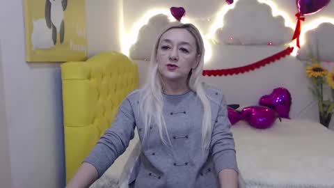 sophiekittyy online show from February 16, 7:26 am