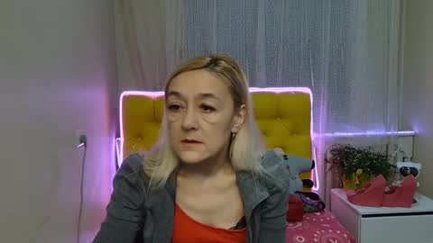 sophiekittyy online show from January 28, 7:32 am
