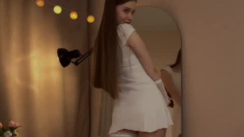 Snapshot of sophiephoria chatting on December 7, 5:59 pm Sophie Next stream 3 online show from December 7, 5:59 pm