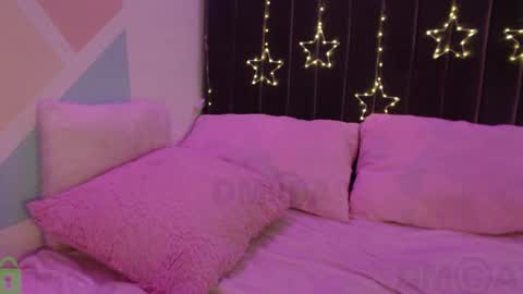 Snapshot of sophiia_dreams chatting on January 14, 2:08 am Sophia this is not my real name online show from January 14, 2:08 am