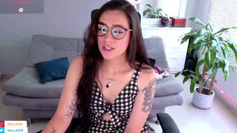 Luisa    online show from February 9, 9:06 pm