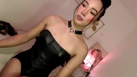 Snapshot of spicy_kinky chatting on February 16, 12:41 am Alora online show from February 16, 12:41 am