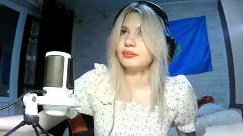 Katie online show from September 16, 3:04 pm