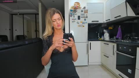 Snapshot of stasyq555 chatting on March 7, 4:12 am StasyQ555 online show from March 7, 4:12 am