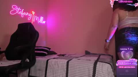 Snapshot of stefanyhotmilf chatting on February 18, 3:20 pm stefany online show from February 18, 3:20 pm