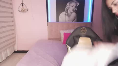 stephany_rodriguez_ online show from February 25, 1:10 pm