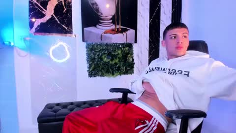 Snapshot of stiiveen_24cm chatting on December 4, 6:27 am Stiven brendan online show from December 4, 6:27 am