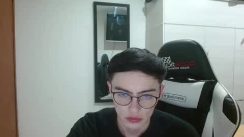 Snapshot of stiv_grant chatting on February 2, 9:18 am stiv_grant online show from February 2, 9:18 am