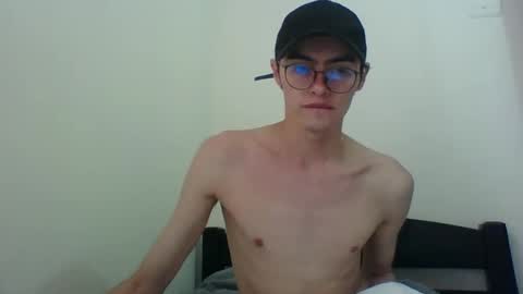 Snapshot of stiv_grant chatting on September 10, 2:40 pm stiv_grant online show from September 10, 2:40 pm