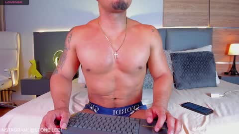 Stone Lee  online show from January 19, 8:07 am