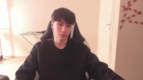 Snapshot of stralght_twinks chatting on March 10, 8:28 am Ray online show from March 10, 8:28 am
