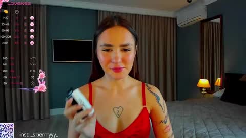 Laura online show from December 5, 7:55 pm
