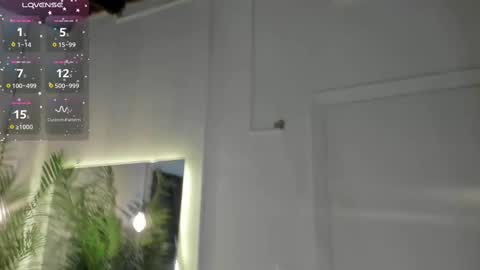 Snapshot of strong_girl_ chatting on February 20, 11:09 am Alexa online show from February 20, 11:09 am