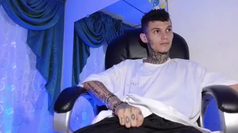 stuart_boy_ online show from February 19, 9:28 am