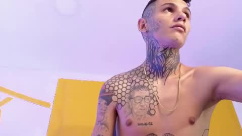 stuart_boy_ online show from March 1, 11:37 pm