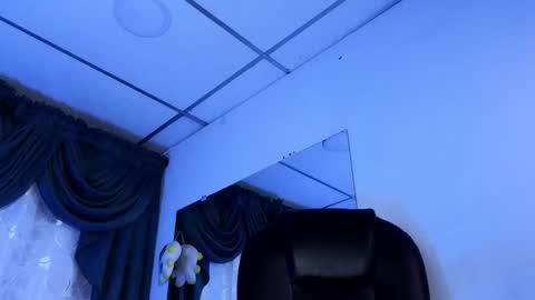 stuart_boy_ online show from February 11, 4:44 am
