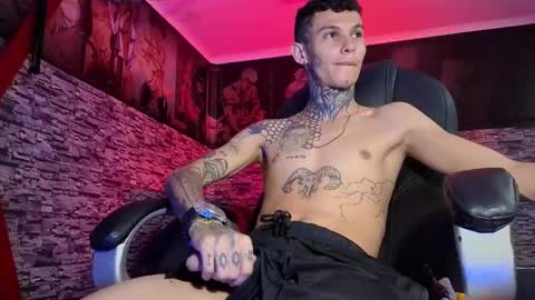 stuart_boy_ online show from February 4, 4:29 pm