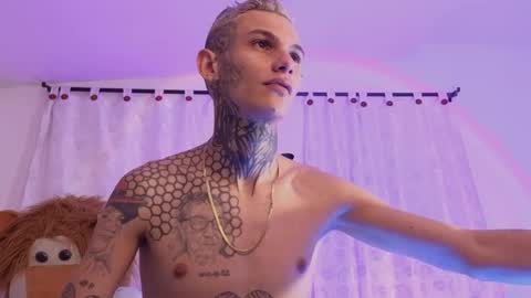 stuart_boy_ online show from March 7, 4:56 am