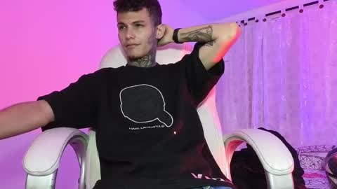 stuart_boy_ online show from September 19, 6:39 am