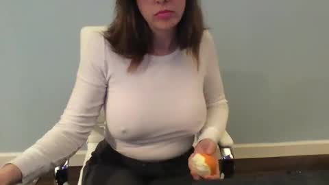 Snapshot of suggestivebehavior chatting on December 11, 2:30 am Mia online show from December 11, 2:30 am