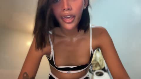 Snapshot of sunny_angelx chatting on January 22, 3:41 am ANGEL-DONT FORGET TO THUMBS UP AND FOLLOW online show from January 22, 3:41 am