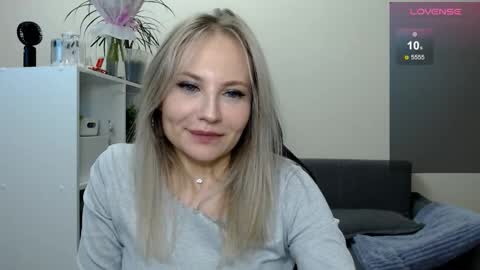 Snapshot of sunny_bunny6 chatting on March 8, 7:53 pm Naomi online show from March 8, 7:53 pm