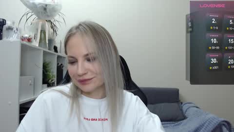Snapshot of sunny_bunny6 chatting on February 18, 7:09 pm Naomi online show from February 18, 7:09 pm