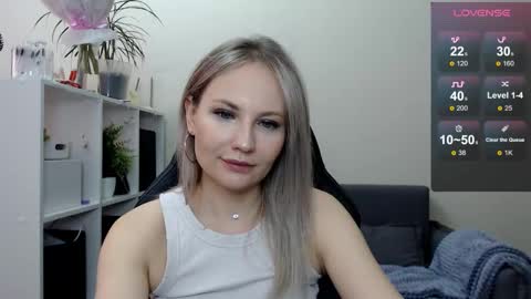 Snapshot of sunny_bunny6 chatting on March 12, 5:57 am Naomi online show from March 12, 5:57 am