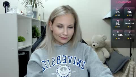 Snapshot of sunny_bunny6 chatting on September 11, 4:47 am Naomi online show from September 11, 4:47 am