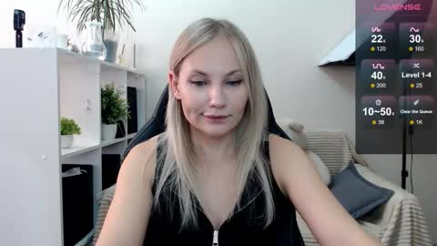 Snapshot of sunny_bunny6 chatting on September 18, 9:57 am Naomi online show from September 18, 9:57 am