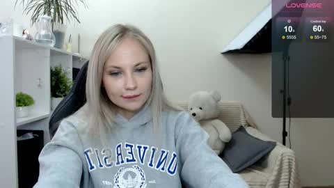 Snapshot of sunny_bunny6 chatting on September 12, 5:31 am Naomi online show from September 12, 5:31 am