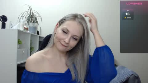 Snapshot of sunny_bunny6 chatting on January 22, 12:06 am Naomi online show from January 22, 12:06 am