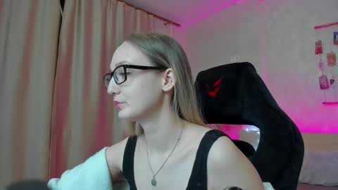 Annie online show from February 12, 1:09 am