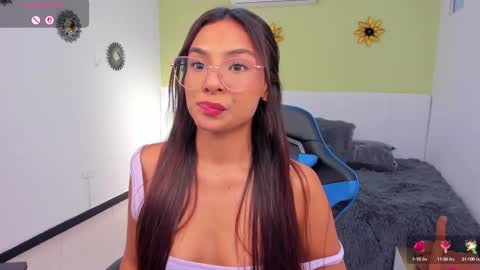 Snapshot of sussy_sweet4u chatting on March 7, 9:18 am sussy_sweet4u online show from March 7, 9:18 am