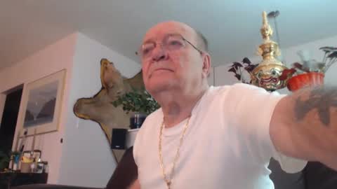 Snapshot of suv1 chatting on January 13, 12:35 pm Otto online show from January 13, 12:35 pm