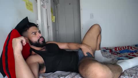 Snapshot of sweatyhairypig1 chatting on December 21, 12:31 am joel bliss online show from December 21, 12:31 am