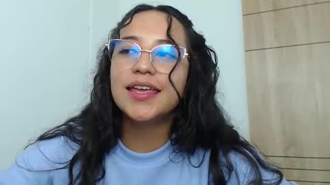 Laura online show from December 31, 1:04 am