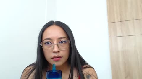 Laura online show from February 14, 4:41 pm