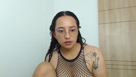 Laura online show from January 4, 7:44 pm